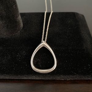 Teardrop pendant necklace